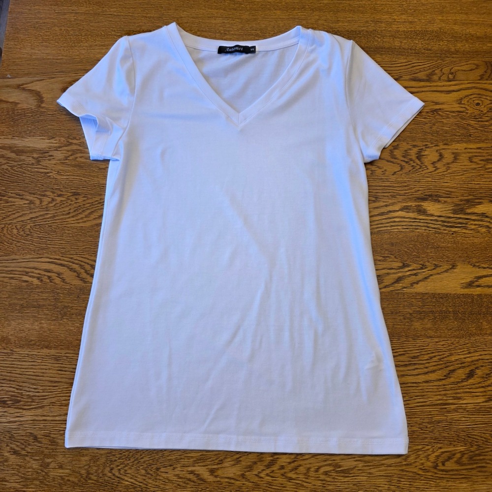 Small Womens White V-Neck Short Sleeve Slim Fit Classic T-Shirt Basic Layer